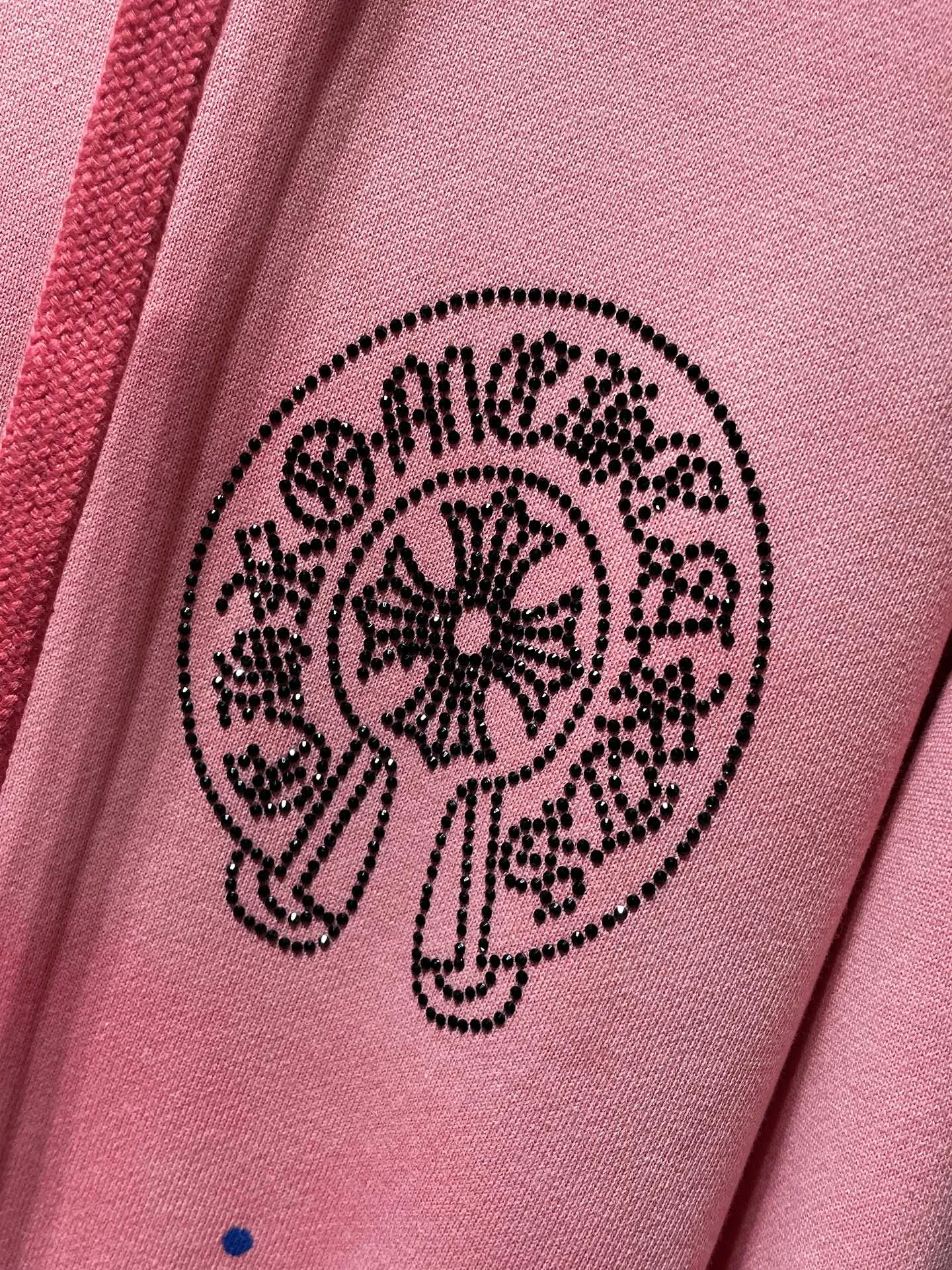 P300 Chrome Hearts Autumn and Winter 2025 Counter Synchronization The highest version! Crow Heart Cross Horseshoe Gradient Washed Water Splash Ink Hot Diamond Heavy Industry Sweater Improved Customized Version 1:1 High Weight High Quality Fabric Recommended Colors: Gradient Black Gradient Pink Gradient Green Code Number: S, M, L, XL